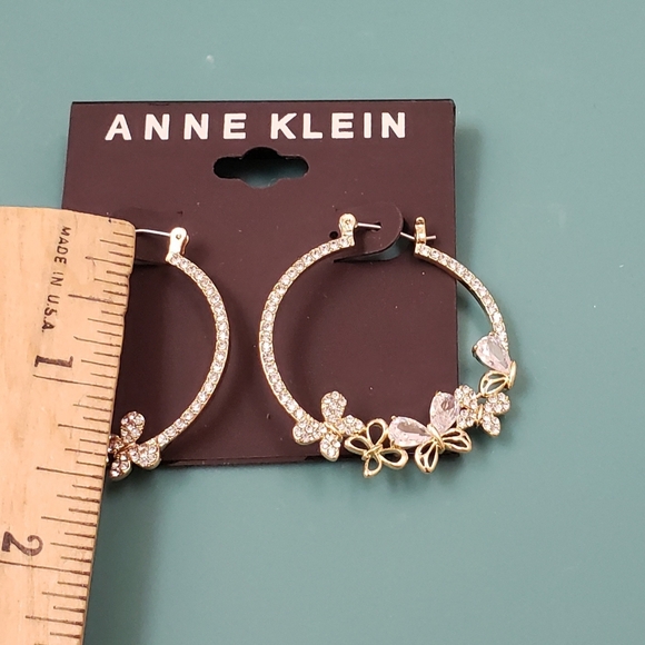 Anne Klein, NWT, gold tone rhinestone hoop butterflies pierced earrings - Picture 7 of 10